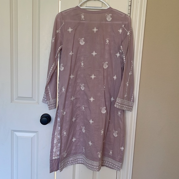 Image Pakistani Indian kurta mauve color with full white embroidery. - Picture 7 of 8
